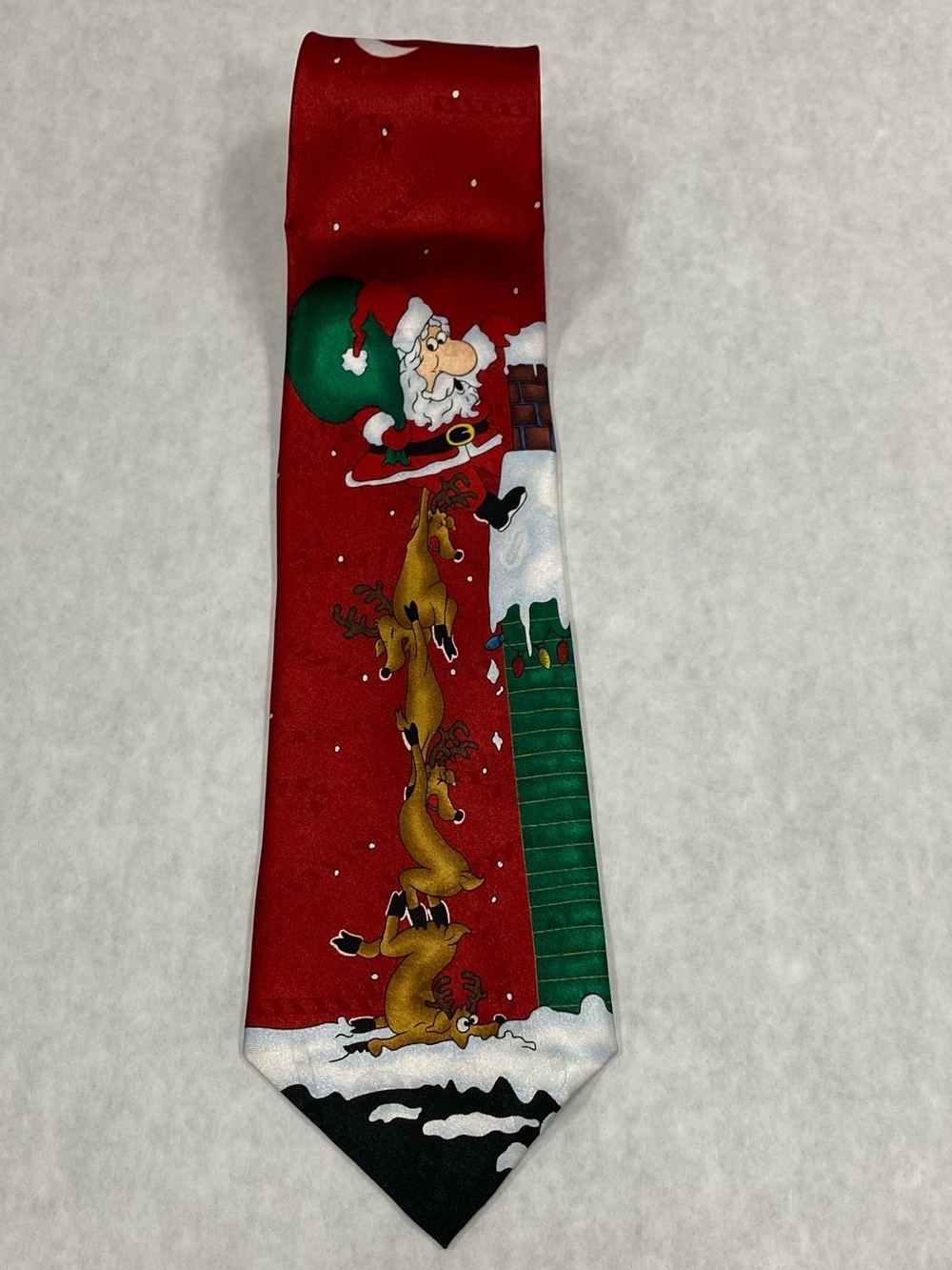 New Hallmark Yule Tie Greetings Christmas Red Necktie Holiday Santa Reindeers